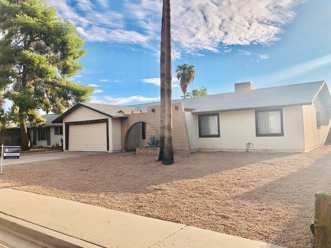 Building Photo - **AVAILABLE NOW** COME CHECK OUT THIS ADOR... Rental