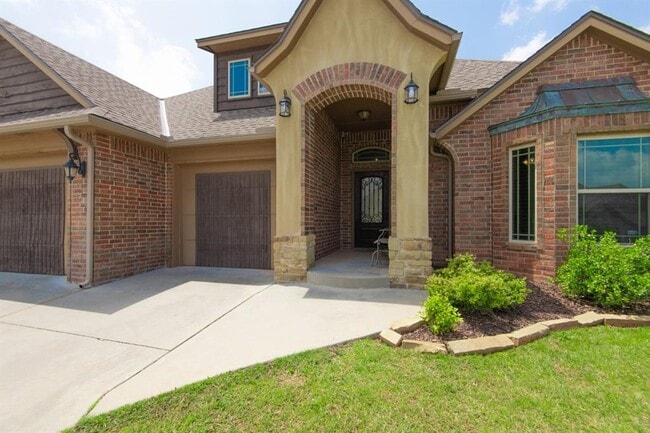 Photo - 701 Lindsey Ln