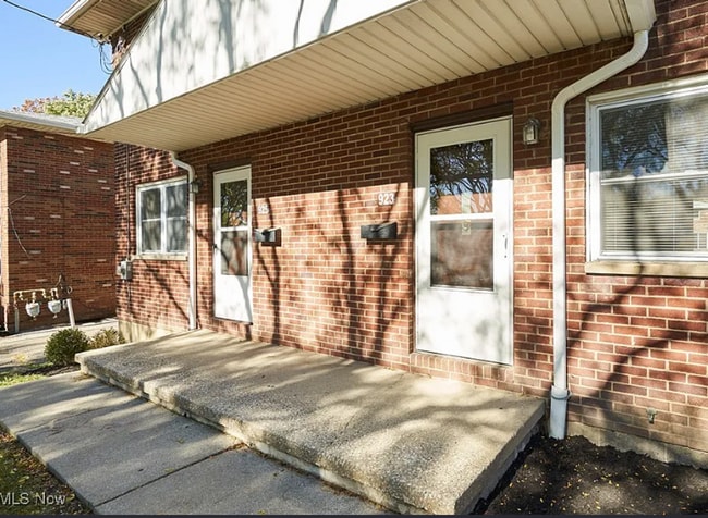 Building Photo - 923-925 Rosamond Ave Unit 925