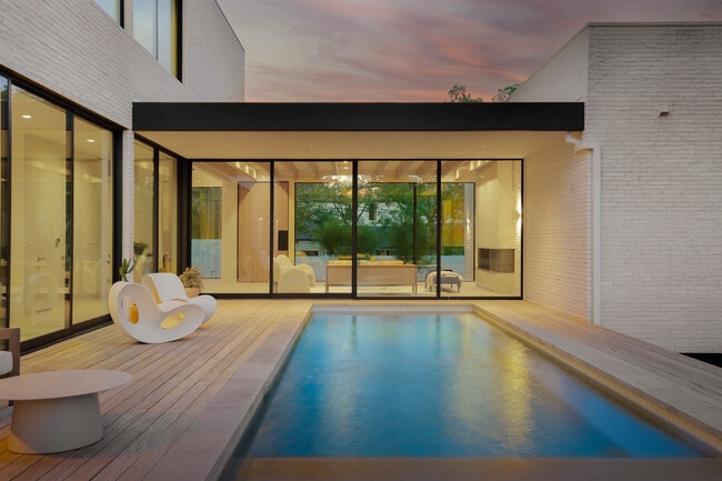 Photo - 2106 Matthews Dr