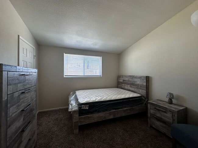 Photo - Situated In a Quiet Community Of Canyon Country