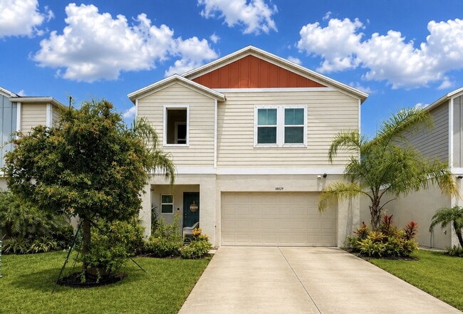 Building Photo - Gorgeous 4 bed 2.5 bath two story home with a fenced yard.