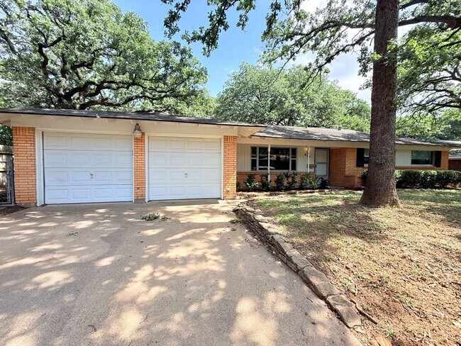 Photo - 612 Hillview Dr