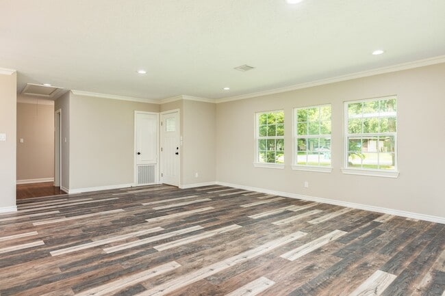 Photo - 1211 Kirsten St