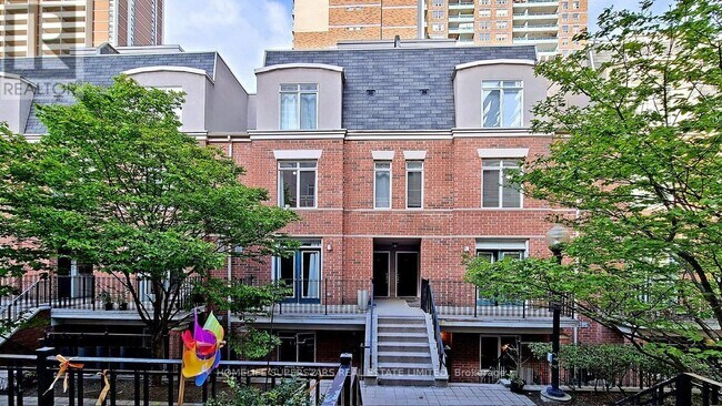 Photo - 415 Jarvis St