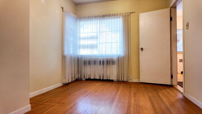 Photo - 65 W 49th Ave