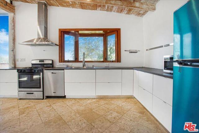 Photo - 960 N Tigertail Rd