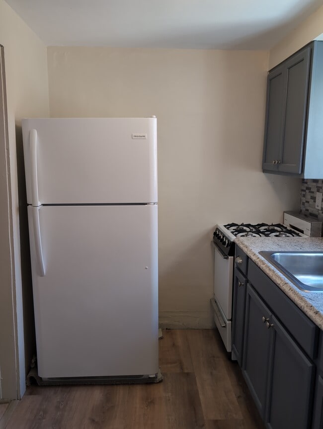 733 E Clinton St Unit 733.5