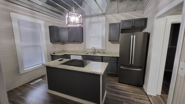 Building Photo - 211 West Dr Rental