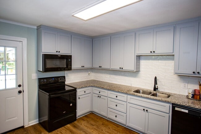 Photo - 230 Habersham Way
