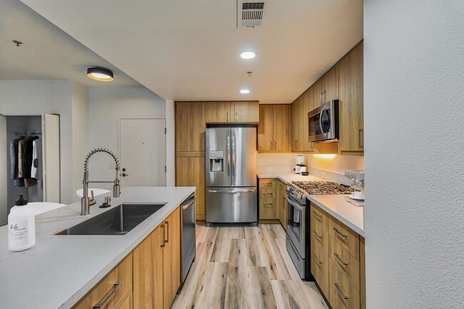 Photo - 416 on Broadway