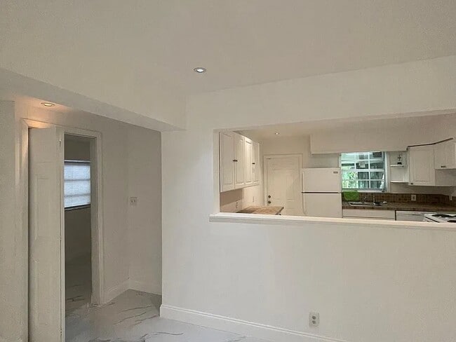 Photo - 1005 SW 7th Ter