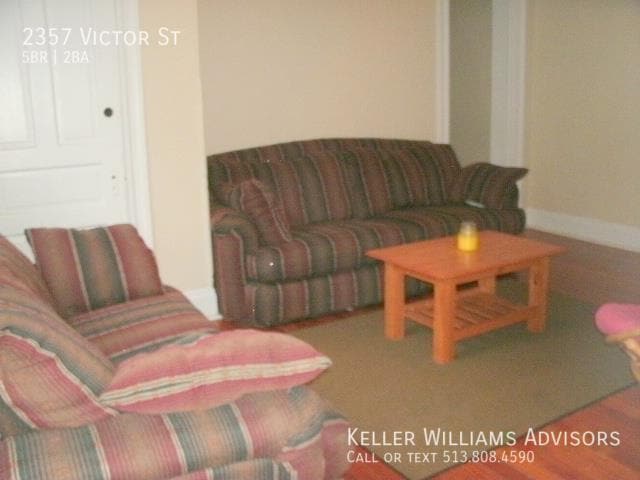Photo - 2357 Victor St