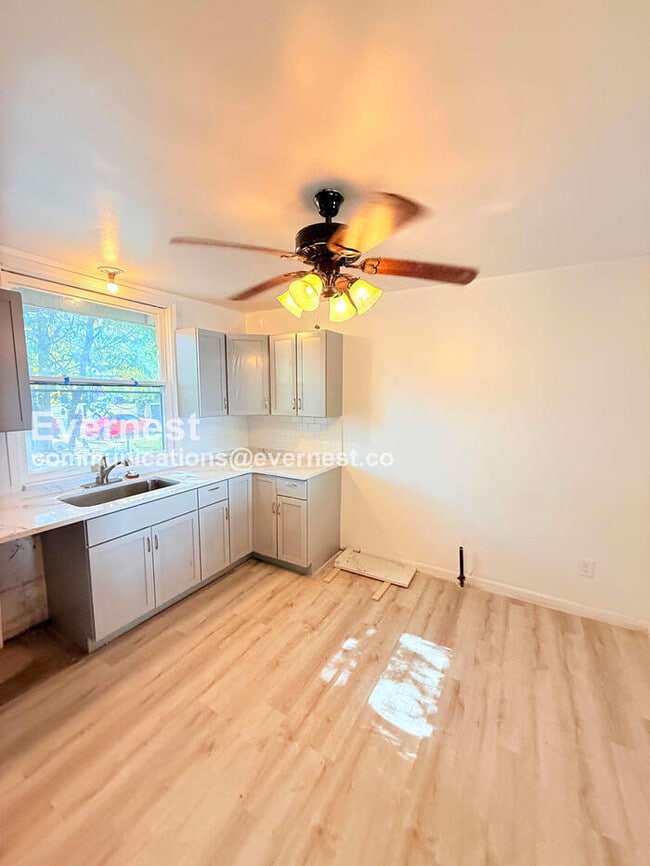 Photo - 5134 Hereford St