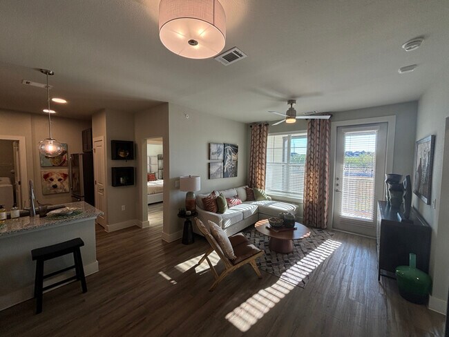 Photo - 425 El Rio St Unidad b2