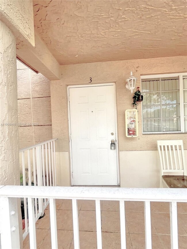 Photo - 220 E 4th St Unit 3