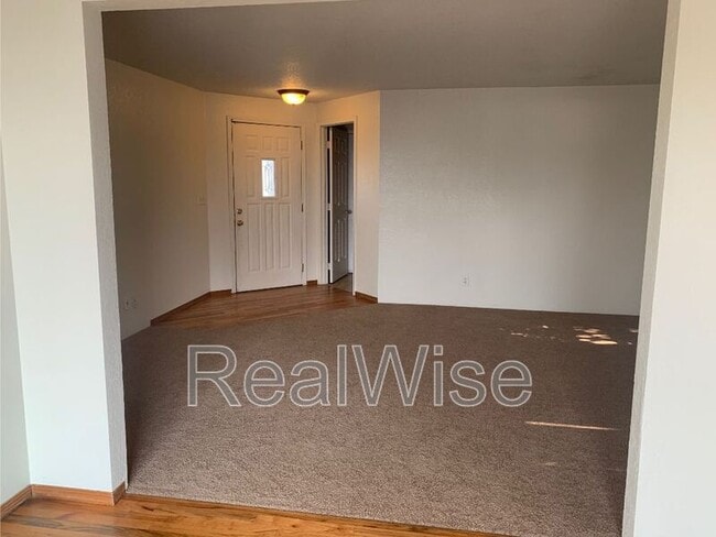 Photo - 210 Sweetbrier Dr