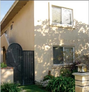 Photo - 328-330 S Doheny Dr