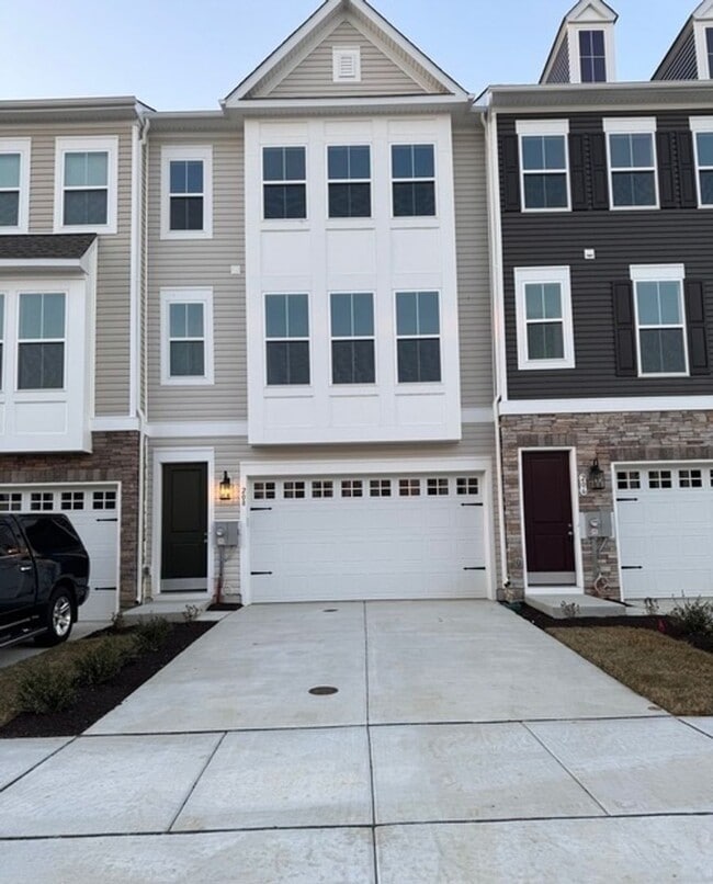 Photo - 208 Douglas Wy