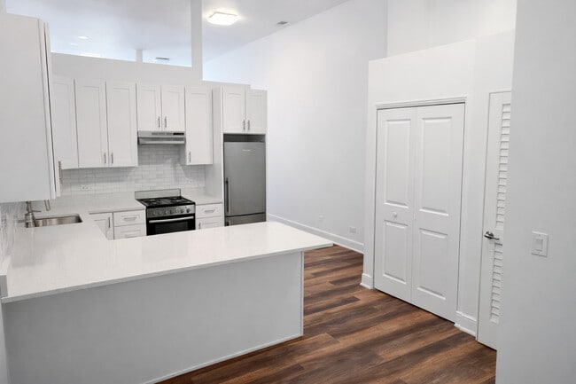 Photo - 1533 N Western Ave Unit 1