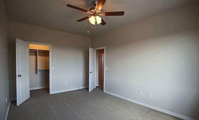 Photo - 1456 Clinton Way