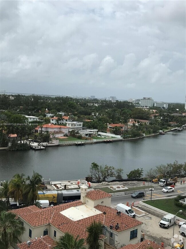 Building Photo - 3100 Collins Ave Unit 1406 Rental