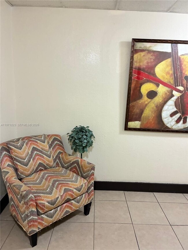 Building Photo - 3680 Inverrary Dr Unit 1T