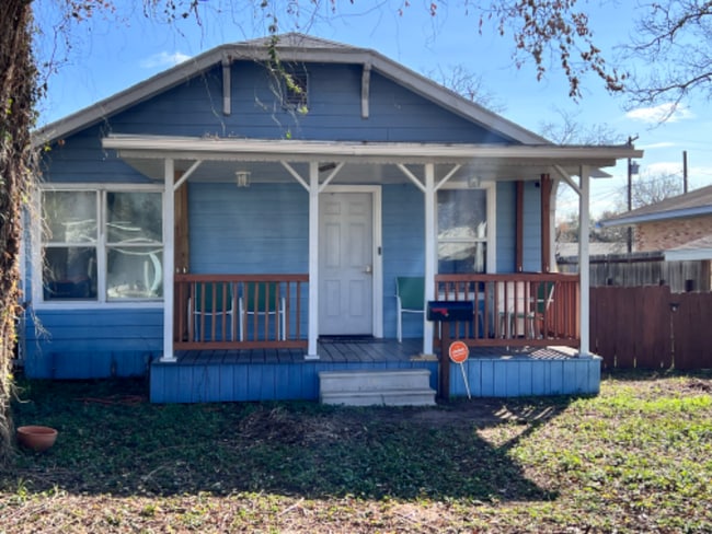 Photo - 319 W Kenedy Ave House