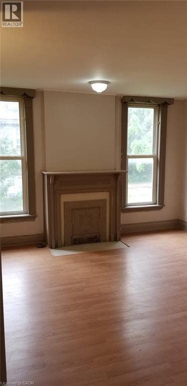 Photo - 448 King St W