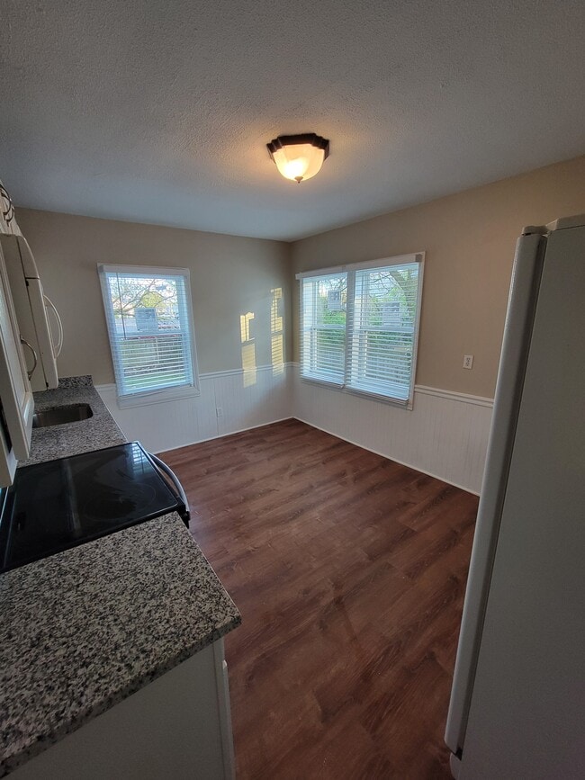 4015 Valley View Dr