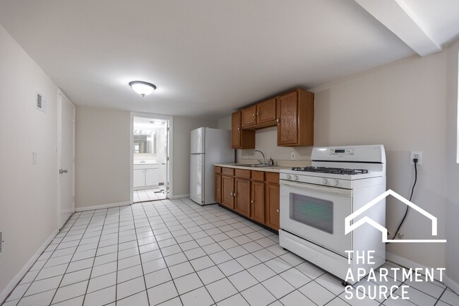 Building Photo - 2110 N Avers Ave