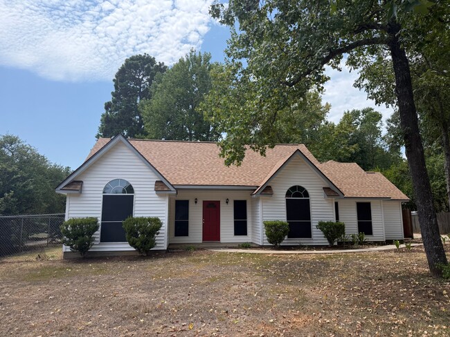 Building Photo - 12711 Woodcreek Dr