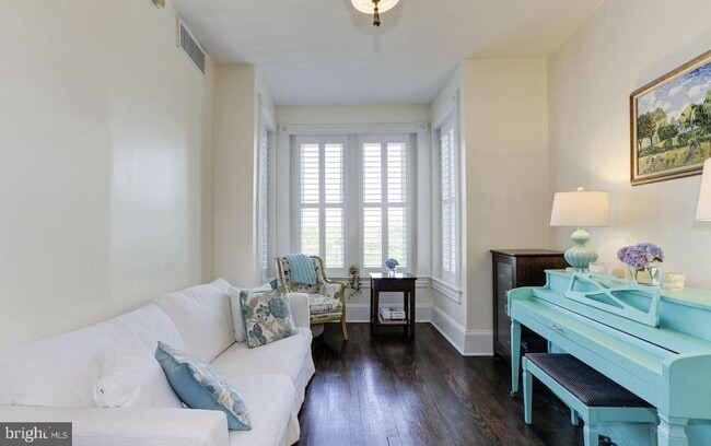 Photo - 1932 35th St NW