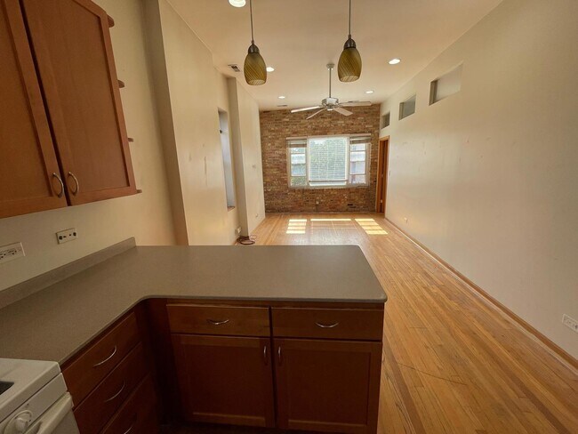 Photo - 2350 W Grand Ave