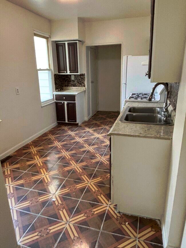 Photo - 768 Beatty St