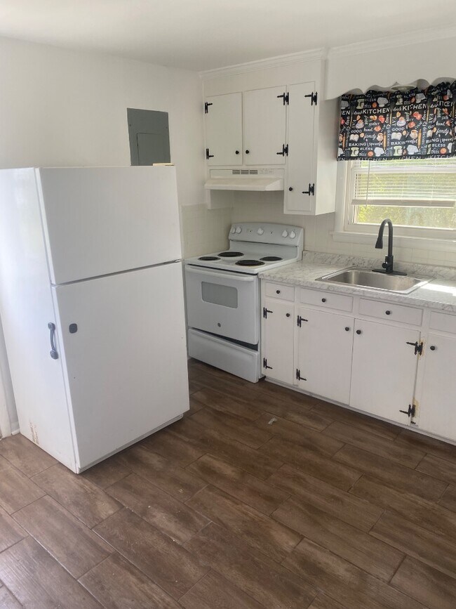 Photo - 1821 Taylor St