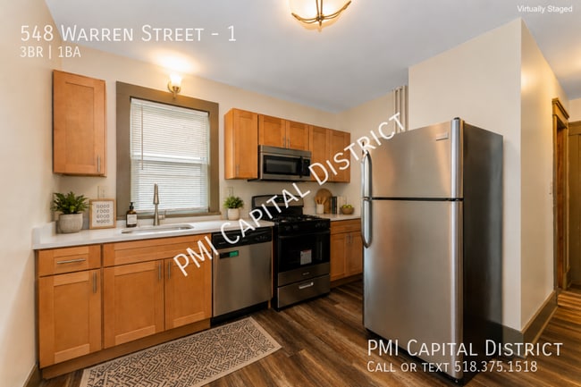 Building Photo - 548 Warren St Unit 1