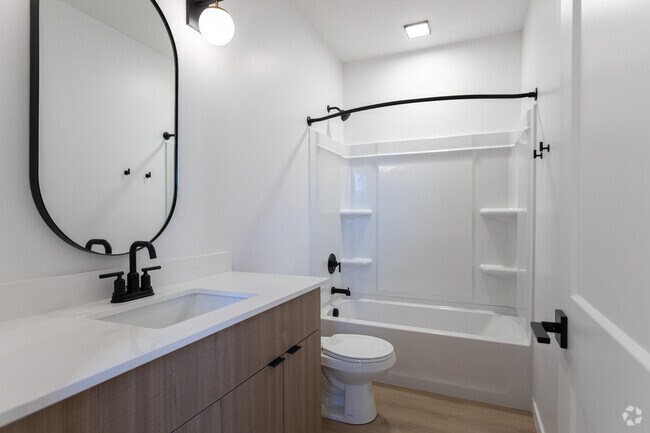 5BR, 3.5BA - Juniper - Third Bathroom