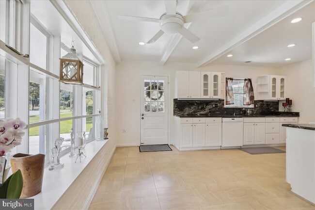 Photo - 1397 Canterbury Wy