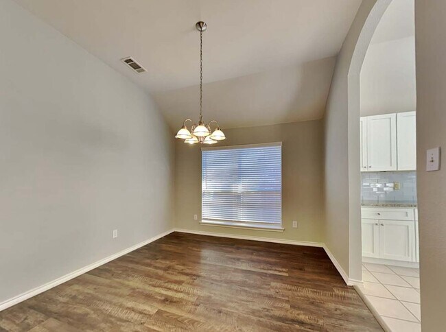 Photo - 2920 Crystal Way