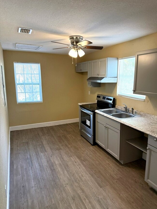 Photo - 803 Rushing St