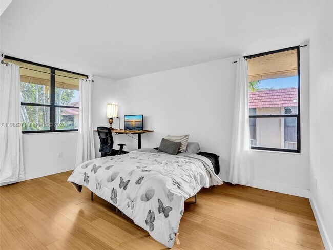 Photo - 770 NE 199th St Unit 204F