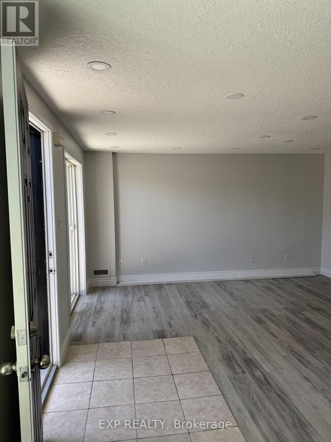 Photo - 45 Cedarhill Crescent