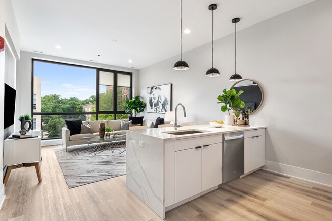 Photo - 5753 N Broadway