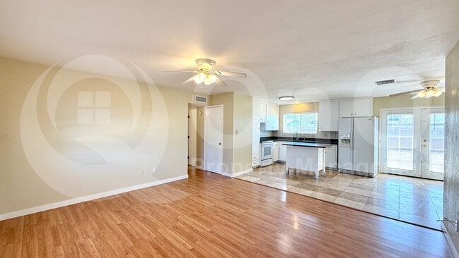 Photo - 1233 W 9th St