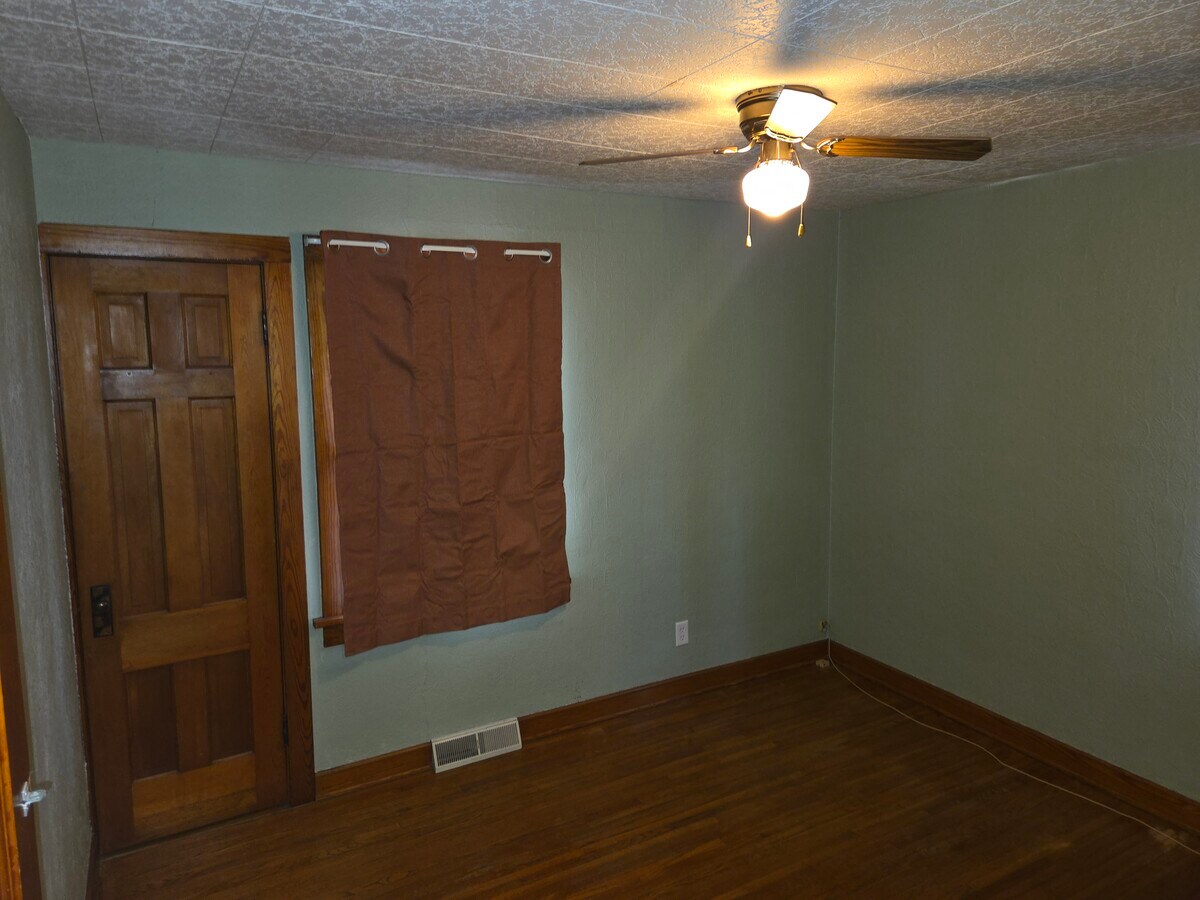 Photo - 300 N Hickory St