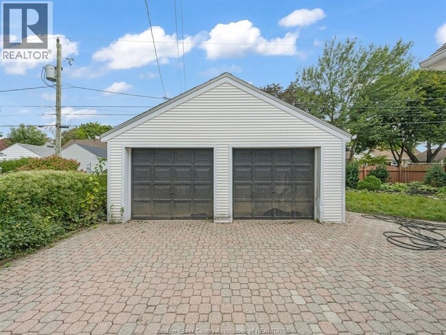 Photo - 2584 Chilver Rd