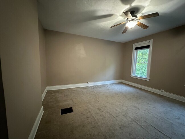 Spacious 5-Bed Home Near UC with In-Unit Laundry