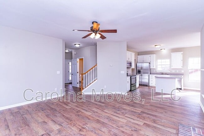 Photo - 211 Windsong Dr