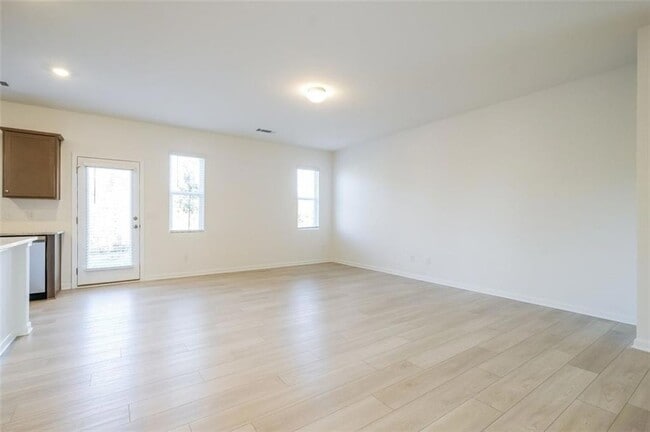 Photo - 131 Shelter Ln E